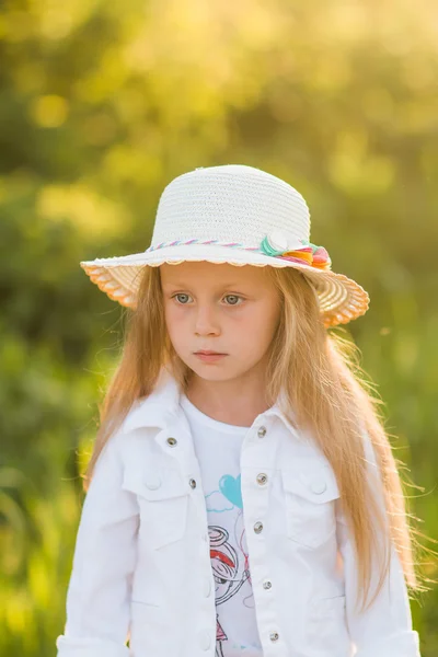 Дівчина в капелюсі — стокове фото