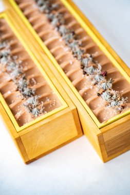 Büyük ev yapımı doğal sabun.