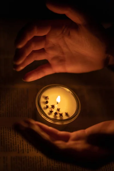 Soy candle and small hands around — Stock Photo, Image