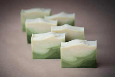 Taze ev yapımı doğal sabunluklar.