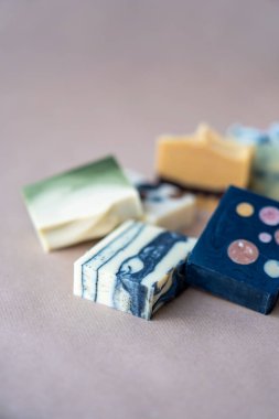 Taze ev yapımı doğal sabunluklar.