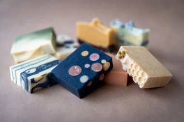 Taze ev yapımı doğal sabunluklar.