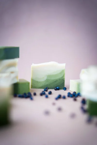 Alevler ardıç sabunundan yapılmış.