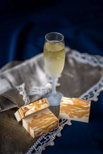 Sadece doğal malzemelerle yapılmış el yapımı taze sabunlar.