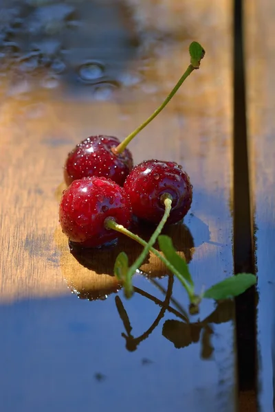Üç Olgun Kiraz ahşap tablo