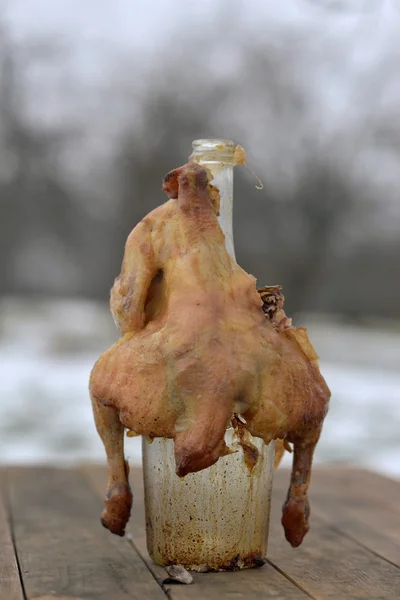 Aynı zamanda şişe üzerinde lezzetli kızarmış tavuk