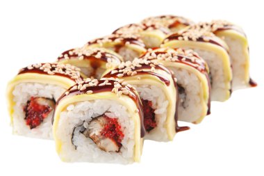 Beyaz zemin üzerine Japon suşi rulo