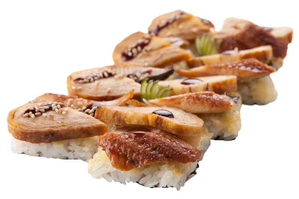 在白色背景上传统寿司，生鱼片 — 图库照片