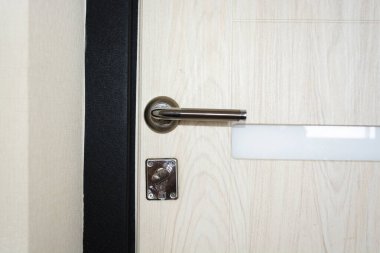 Modern, çağdaş saten sapı ve anahtar deliği detayı