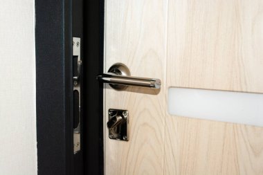 Modern, çağdaş saten sapı ve anahtar deliği detayı