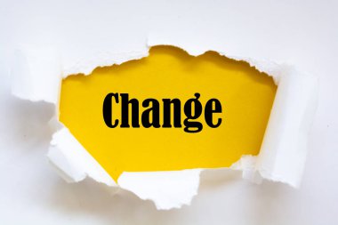 Sözcük değişikliğiyle yırtılmış kağıt