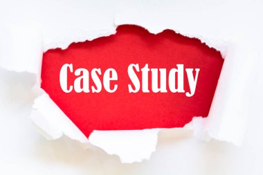 Yırtık beyaz kağıdın arkasında görünen metin vaka çalışması