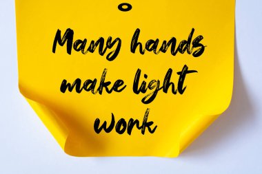 İlham verici motivasyon alıntısı. Bir çok el hafif iş yapar.. 