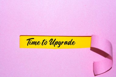 Yırtık kağıdın altına yazma zamanı. Girişim konseptinde yenilik güncellemesi