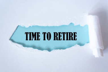 Yırtık kağıdın altına yazılan mesajı emekli etme zamanı.