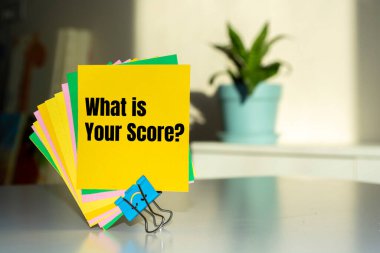 Puanın nedir? Tahtaya yazılmış.