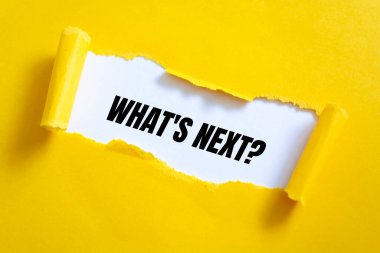 Yırtık ve yırtık kağıdın altında ne yazıyor?