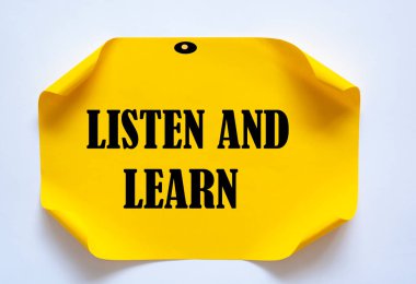 Dinle ve Yapışkan Notlar üzerine yazmayı öğren.