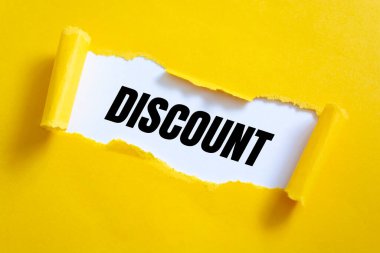 Yırtık bir kağıtta metin indirimi.