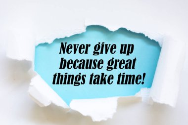 İlham verici ve motive edici bir alıntı - Asla vazgeçme çünkü harika şeyler zaman alır