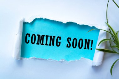 Geliyorum. Motivasyonal ilham verici iş pazarlama kelimeleri harf tipografisi kavramından alıntılar yapıyor