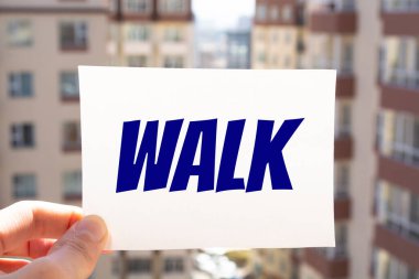 Yürüyüş kelimesi bulut, fitness, spor, sağlık kavramı