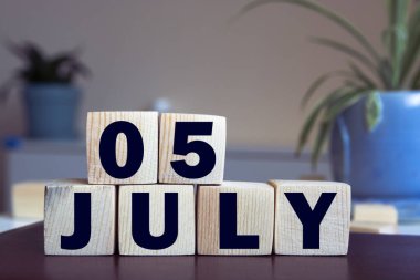 5 Temmuz - Tahta bloklardan harflerle, önemli tarih kavramı