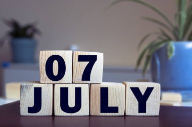 7 Temmuz - Tahta bloklardan harflerle, önemli tarih kavramı