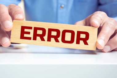 İnsan kelime yaptı, metin hatası tahta bloklarıyla. Kavram.