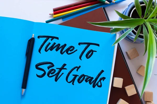 Time Set Goals Frase Scritta Adesivi Multicolori Sfondo Blu Concetto — Foto Stock