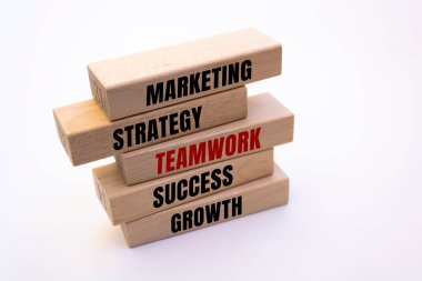 Takım çalışması Kavramsal Kelimeler - tahta bloklar üzerindeki kavram metni