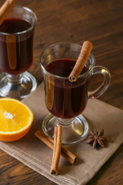 Mulled Wine Glass Cups Cinnamon Oranges Wooden Table — Stock Photo, Image