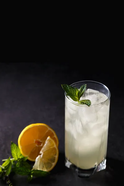 Refreshing Summer Non Alcoholic Lemonade Ice Fresh Mint Lemon Top — Stock Photo, Image