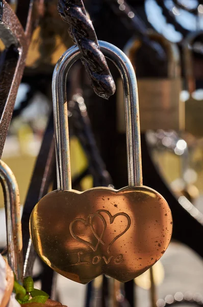 Bruiloft sloten van liefde — Stockfoto