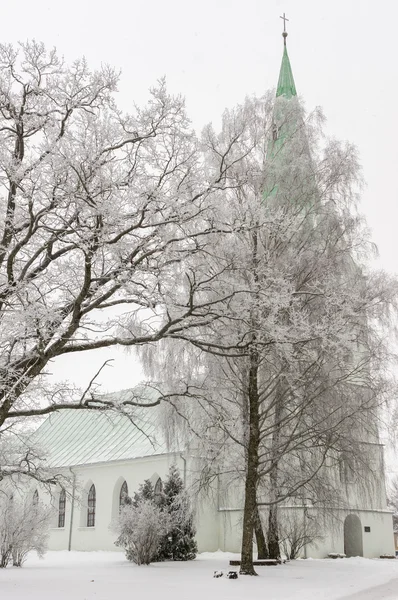 冬の教会公園 — ストック写真