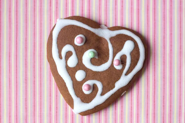 Beaux Biscuits Pain Épice Forme Coeur Sur Fond Rose Dessert — Photo