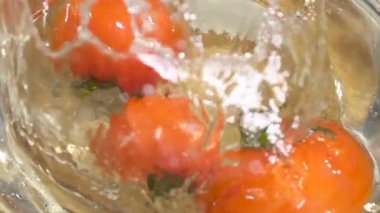 Düşen Slo-hareket domates