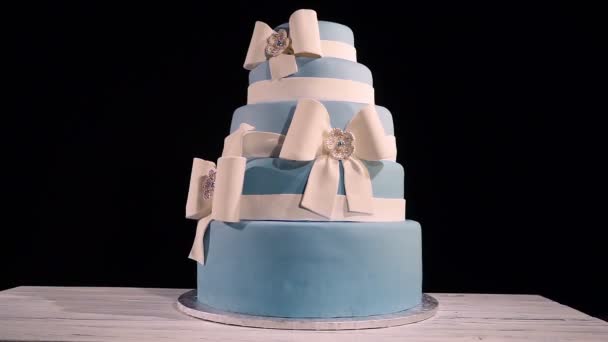 Pastel de boda cinco capas — Vídeos de Stock