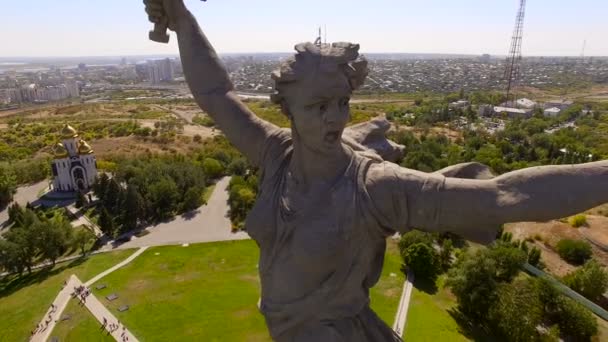 Mamaev Kurgan的Motherland Statue的空中射击。斯大林格勒，伏尔加格勒 — 图库视频影像