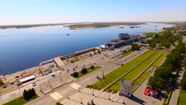 4K Vista aérea Puentes del río Volga volgograd ciudad Rusia — Vídeo de stock