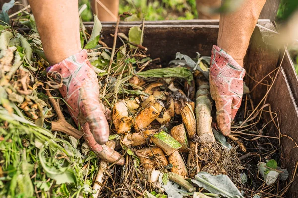 Man Hands Raking Compost Pile Backyard Shows Enriched Soil — Stock Photo, Image