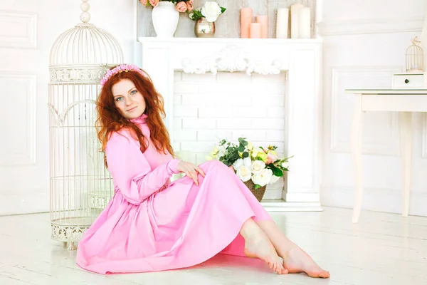 Redhead Pretty Woman Pink Dress Sitting Sunny Spring Day Studio — Stock Photo, Image