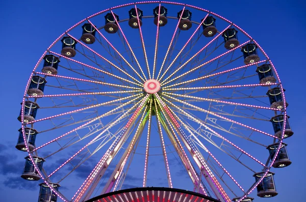 High Ferris Rueda Contra Cielo Oscuro Noche Nuestras Vacaciones Verano — Foto de Stock