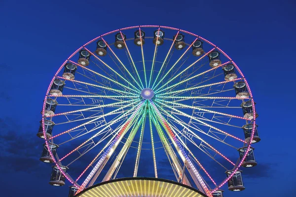 High Ferris Rueda Contra Cielo Oscuro Noche Nuestras Vacaciones Verano — Foto de Stock