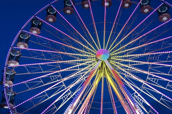 High Ferris Wheel Contra Céu Noturno Escuro Nossas Férias Verão — Fotografia de Stock