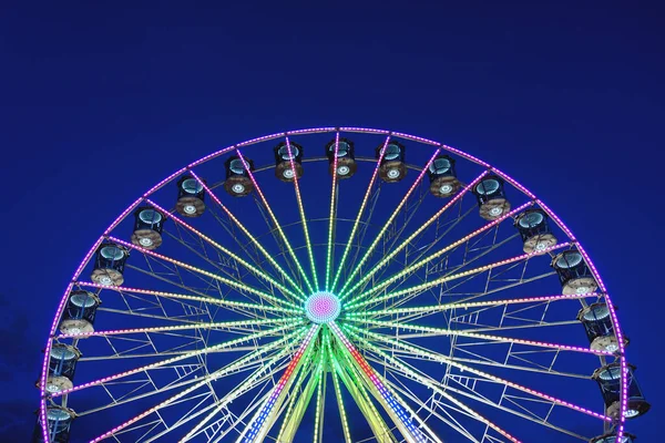 Riesenrad Gegen Dunklen Nachthimmel Unserem Sommerurlaub Der Adria Vergnügungspark Urlaubskonzept — Stockfoto