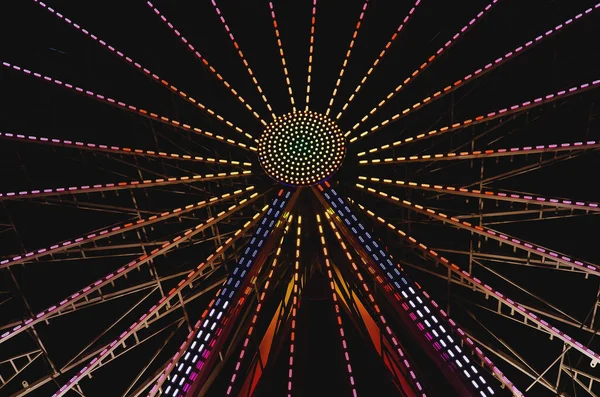 High Ferris Wheel Contra Céu Noturno Escuro Nossas Férias Verão — Fotografia de Stock