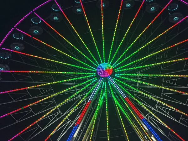 High Ferris Wheel Contra Céu Azul Nossas Férias Verão Mar — Fotografia de Stock