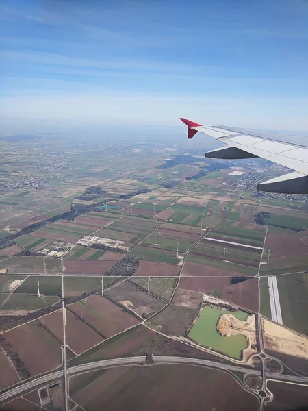Прекрасний Вид Блакитне Небо Пухнасті Хмари Пасажирського Сидіння Літаку Вид — стокове фото