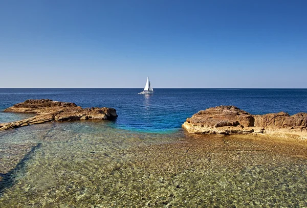 풀라 크로아티아, 크로아티아 바위 해변 — 스톡 사진